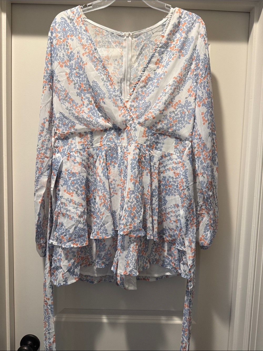 NWOT Floral Tie-Waist V-Neck romper - Light Blue & Peach size large